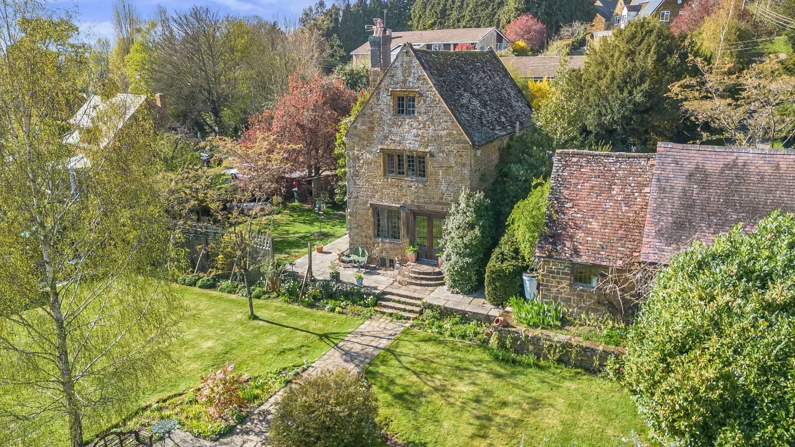 Exterior photo 9