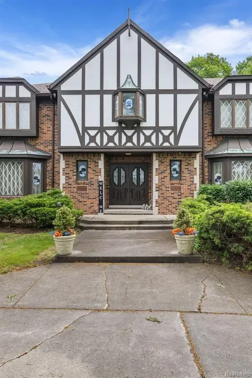 4670 COVE Road, West Bloomfield Twp, MI 48323, Orchard Lake Village, Michigan, United States. - Photo 17