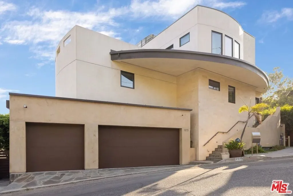 1573 Sunset Plaza Drive, Los Angeles, California, United States. - Photo 33