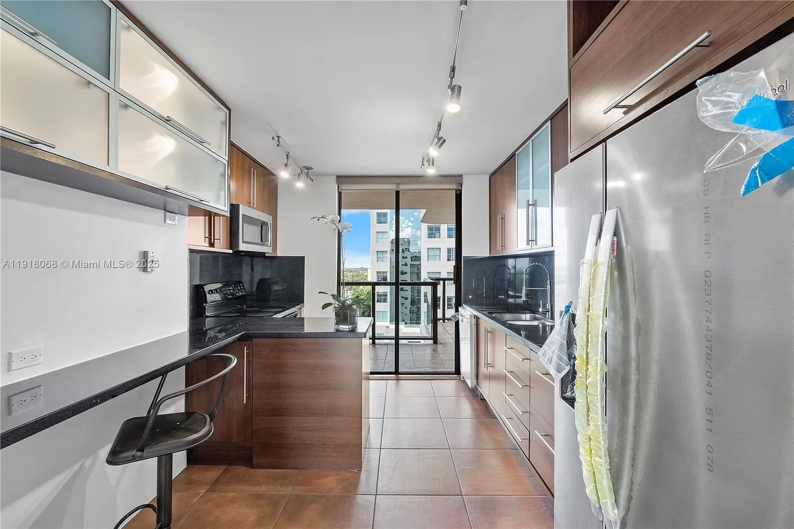 2575 S Bayshore Dr 15B, Miami, Florida, United States. - Photo 4