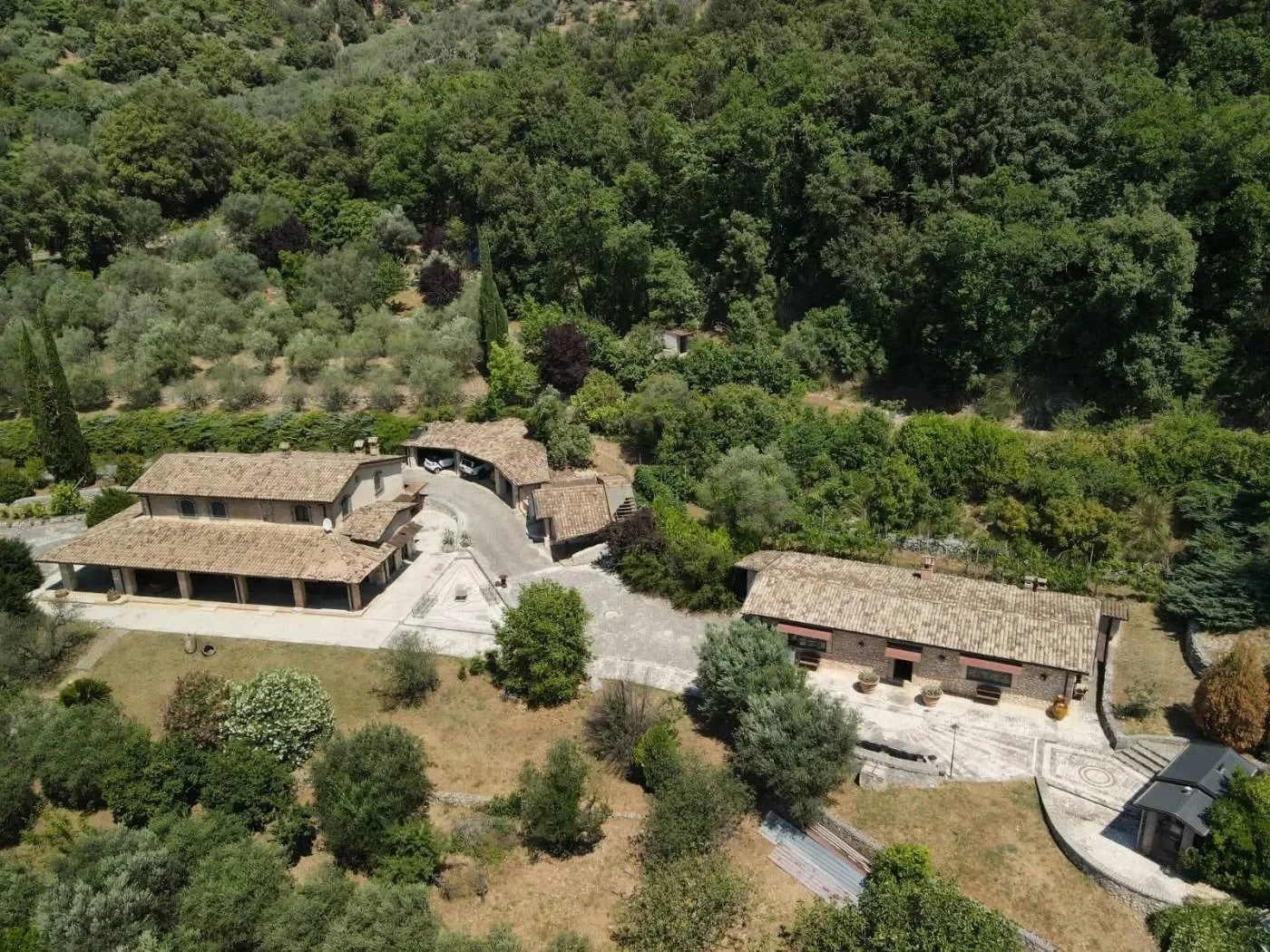 Exterior photo 2