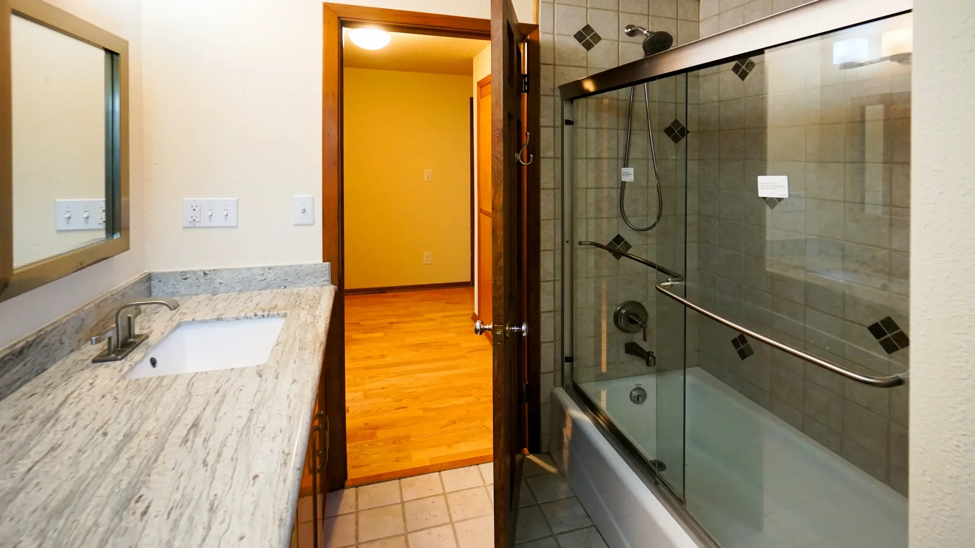 16902 28th Ave SW , Burien, WA 98166, Burien, Washington, United States. - Photo 15