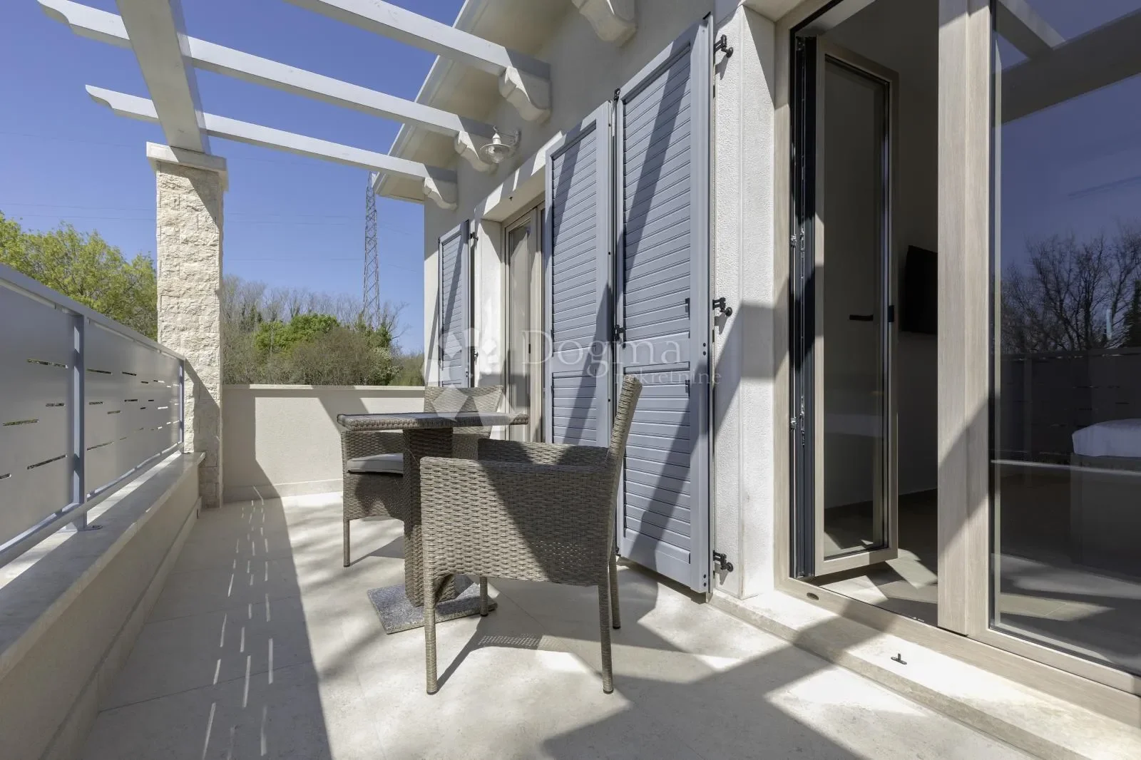 Exterior photo 7