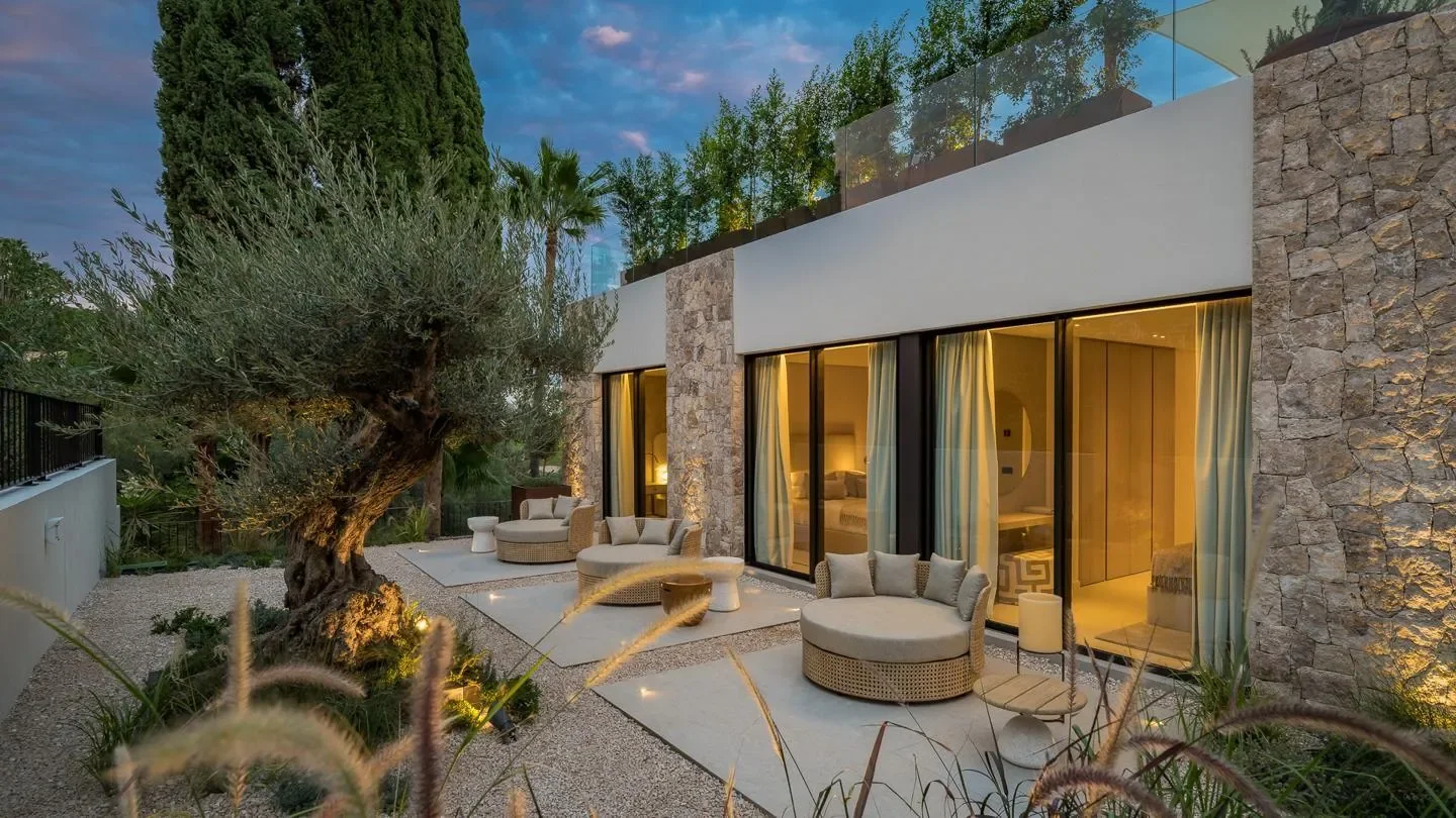 Exterior photo 9