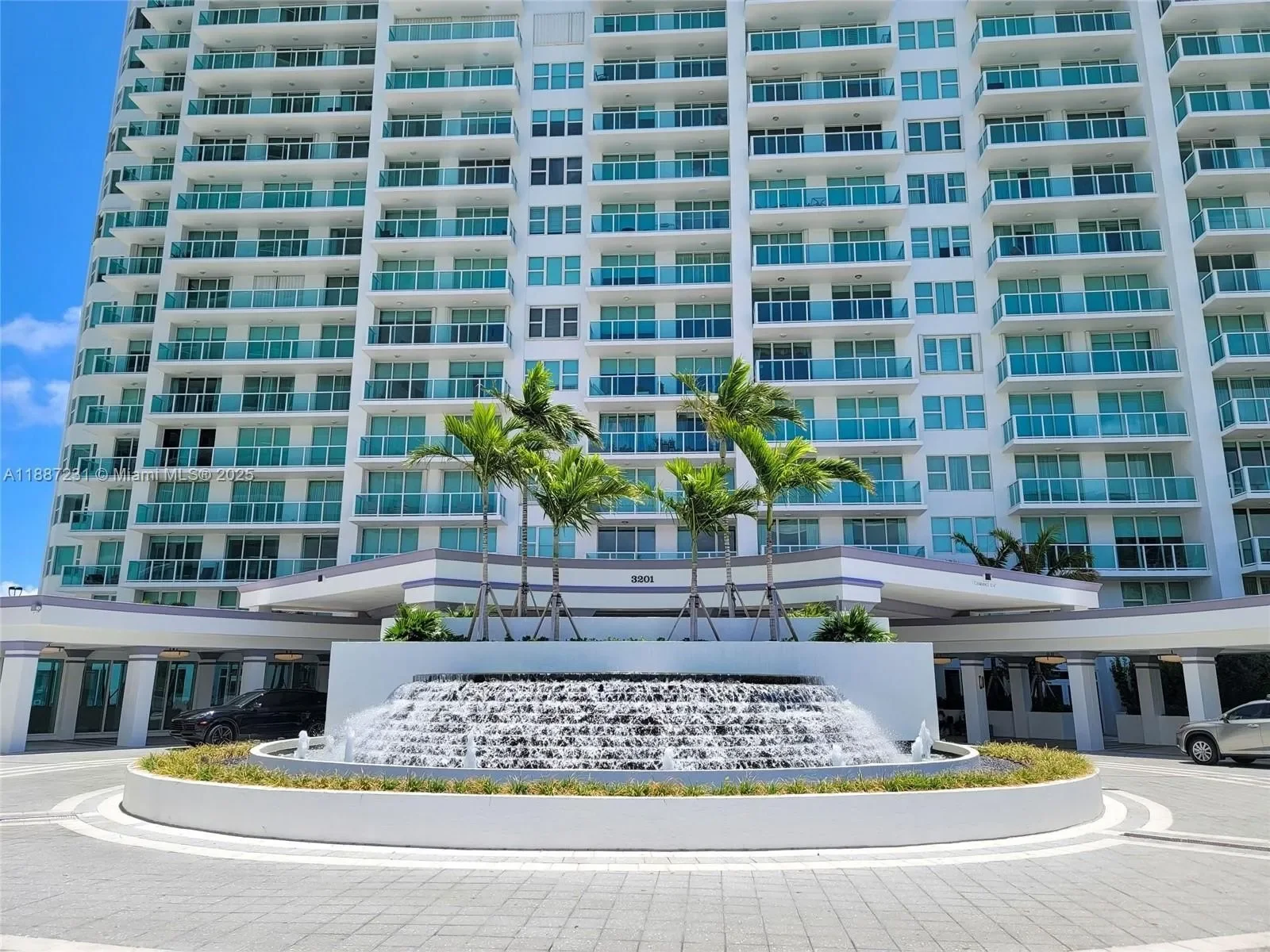 Exterior photo 4
