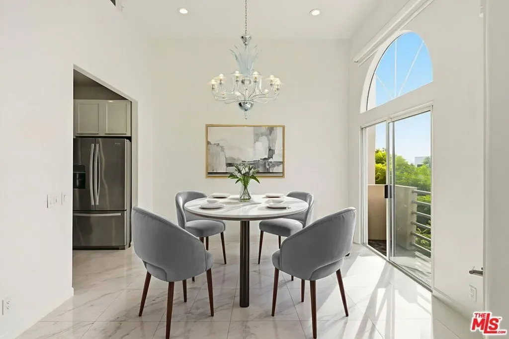 840 N Croft Avenue 301, Los Angeles, California, United States. - Photo 5