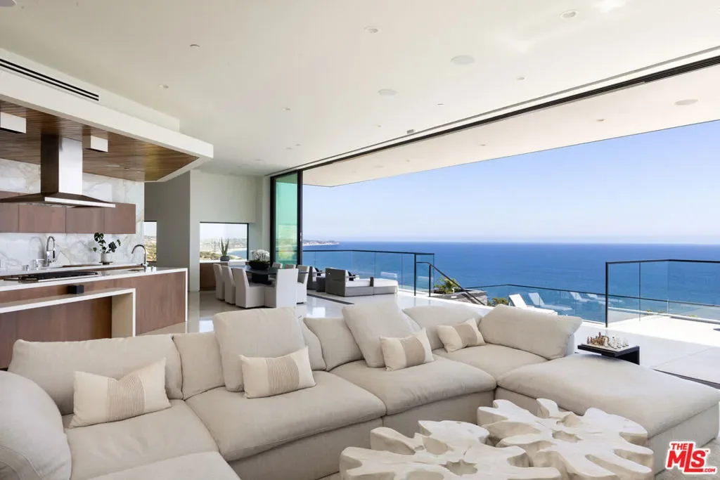 32357 Pacific Coast Highway, Malibu, California, United States. - Photo 14