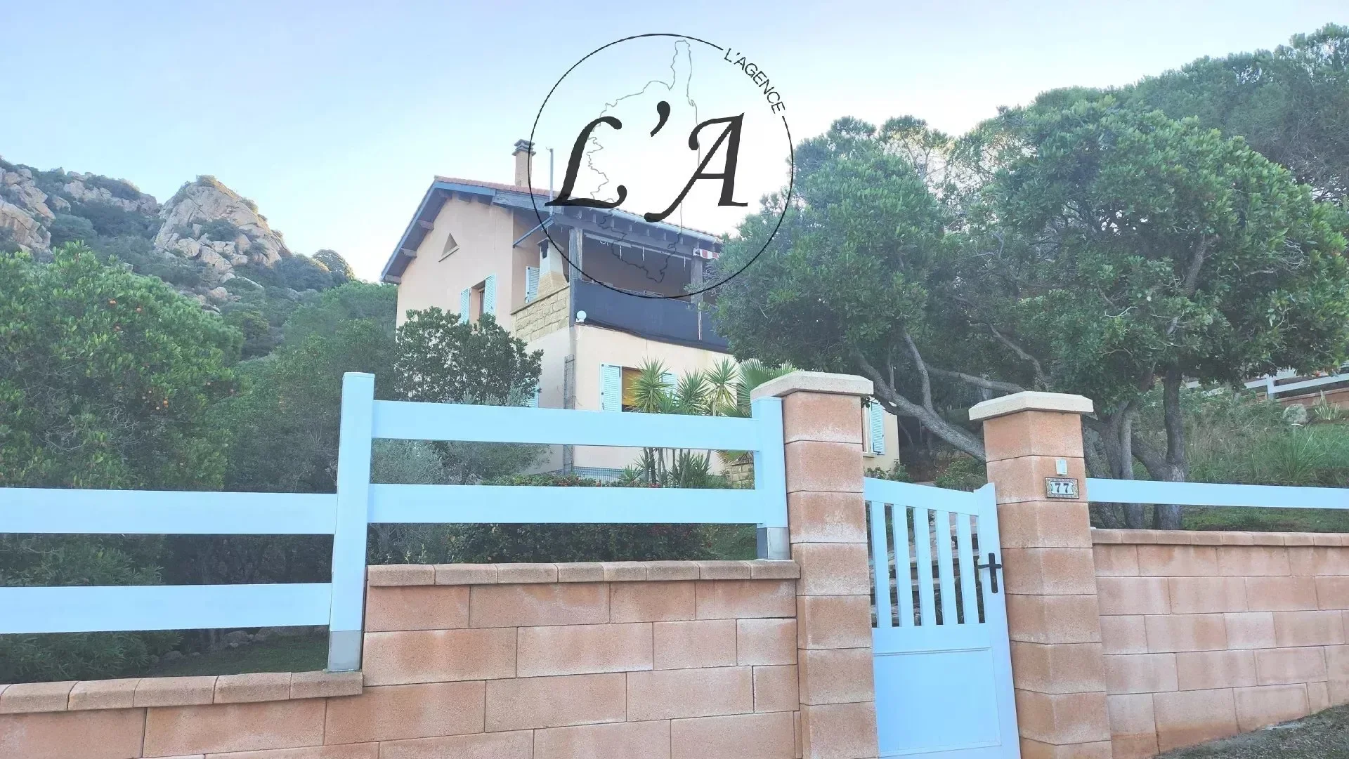 Exterior photo 3