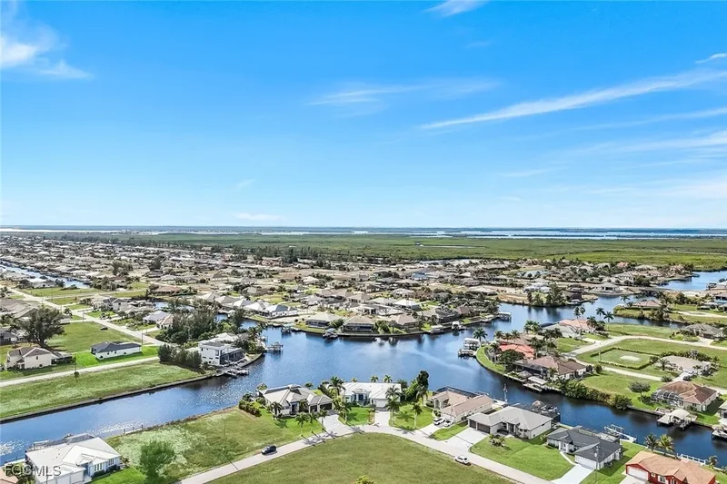 1000 NW 37th Place, Cape Coral, Florida, United States. - Photo 39