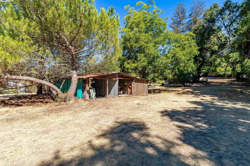 1069 Coombsville Rd, Napa, California, United States. - Photo 36