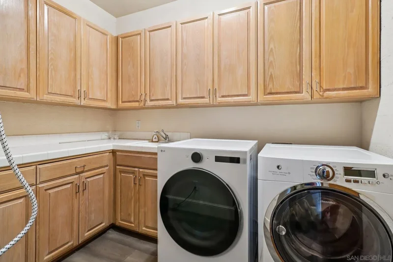 1295 W Redwood St, San Diego, California, United States. - Photo 34