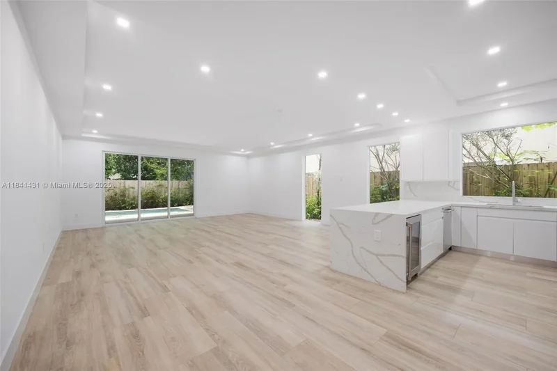 3162 Plaza St, Miami, Florida, United States. - Photo 29