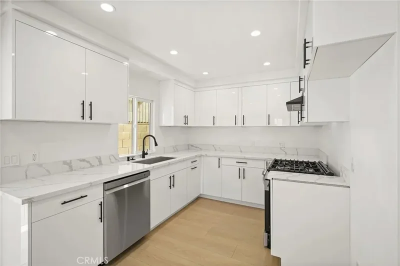 7010 Lennox Avenue, Los Angeles, California, United States. - Photo 11