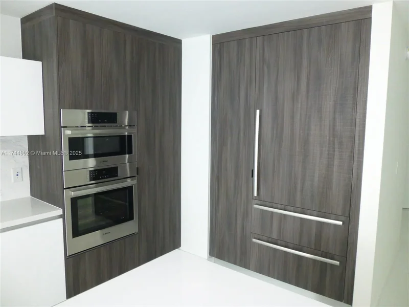 851 NE 1st Ave 2612, Miami, Florida, United States. - Photo 30
