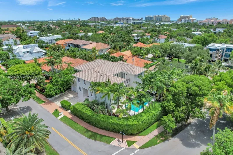 7 Bedrooms Single Family Detached