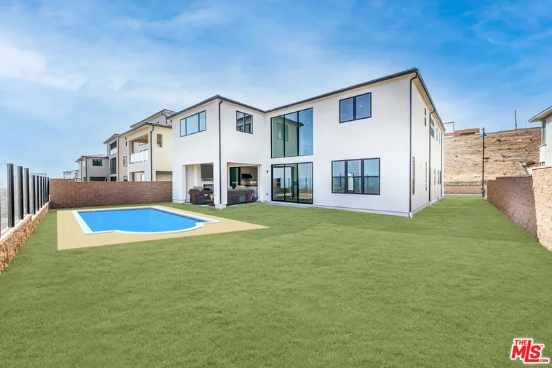 11770 N Hillsborough Lane, Los Angeles, California, United States. - Photo 52
