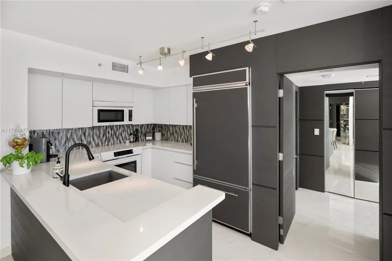 90 Alton Rd 3010, Miami Beach, Florida, United States. - Photo 4