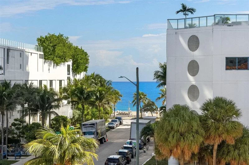3021 Riomar St., Fort Lauderdale, Florida, United States. - Photo 58