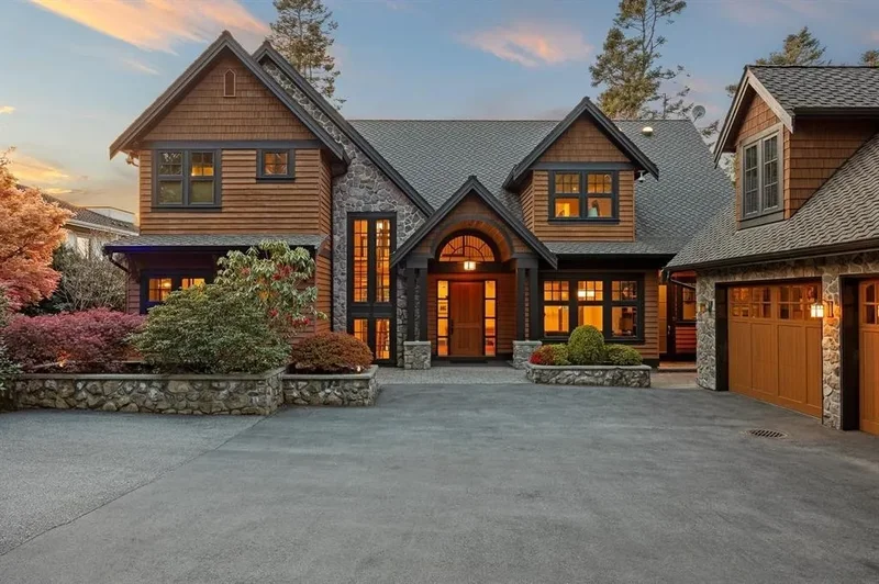 2737 Crescent Drive, Surrey, BC, V4A3J9, CANADA, Surrey, British Columbia, Canada. - Photo 1