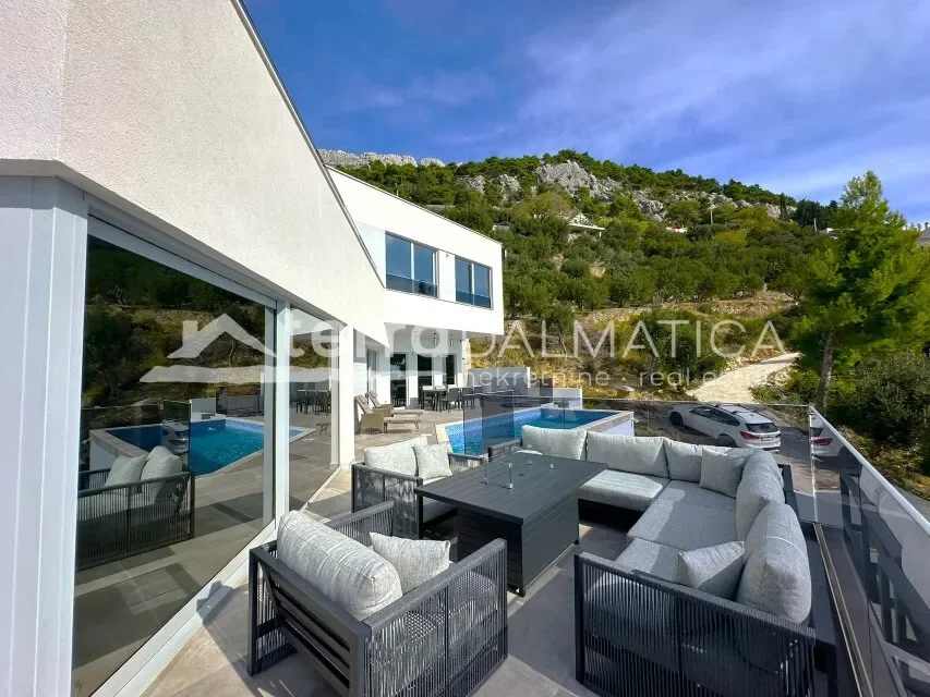 Exterior photo 6
