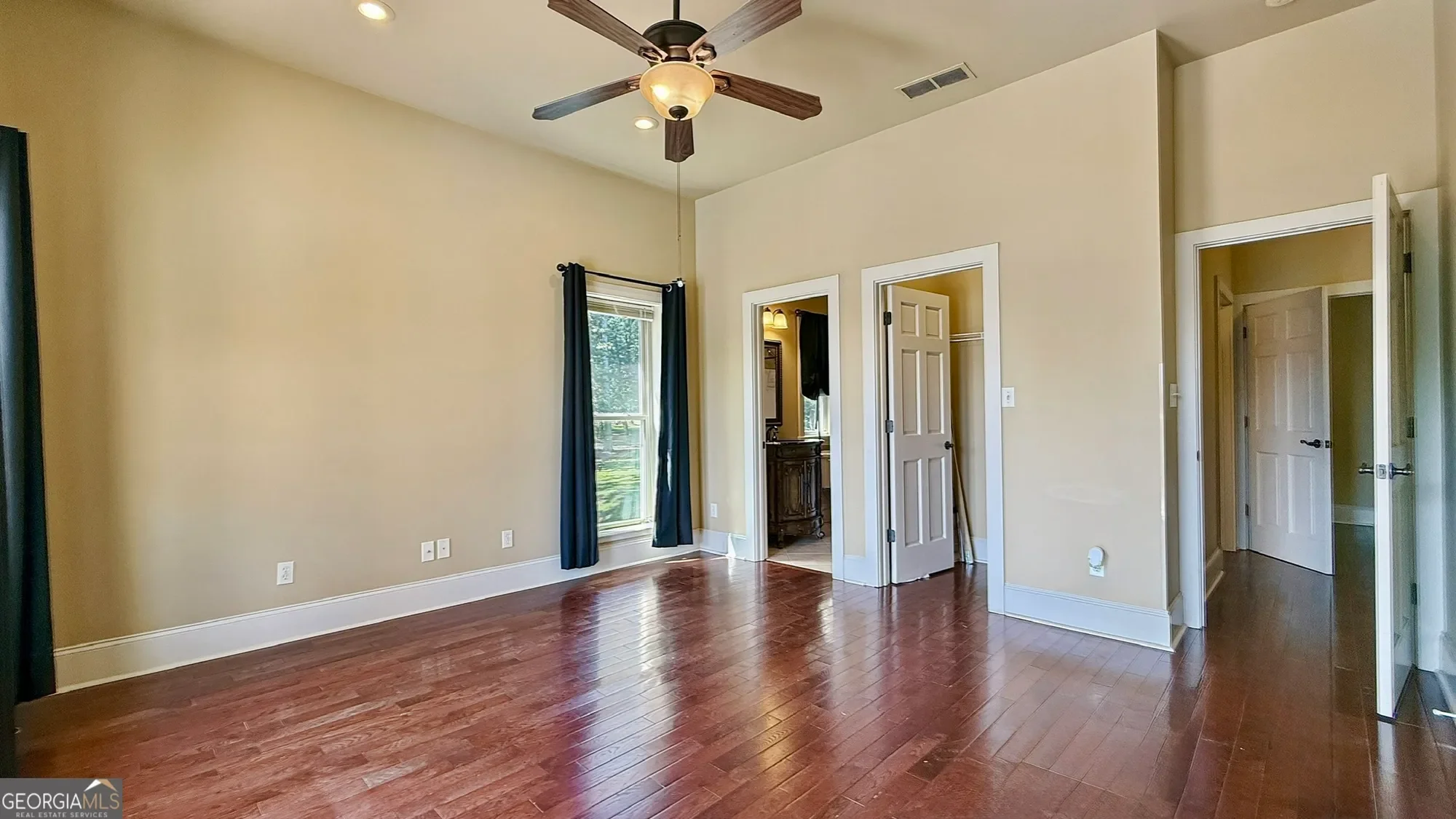 Gallery photo 4