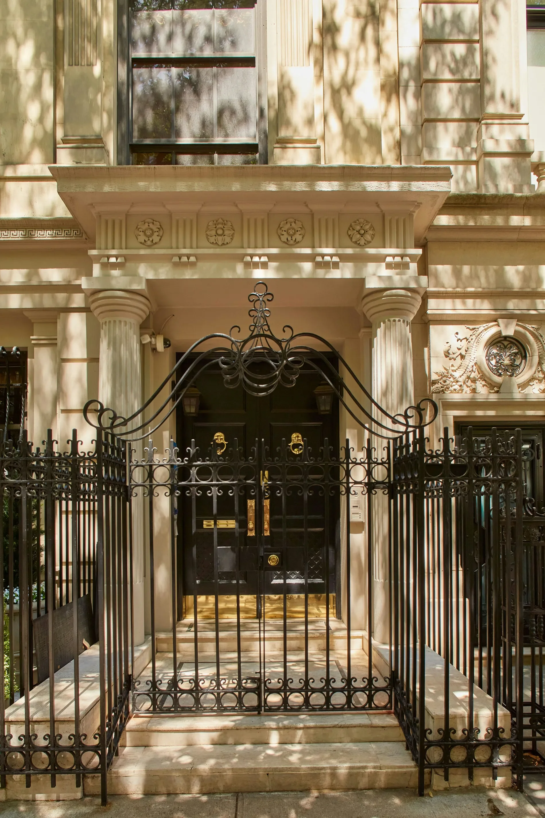 Exterior photo 2