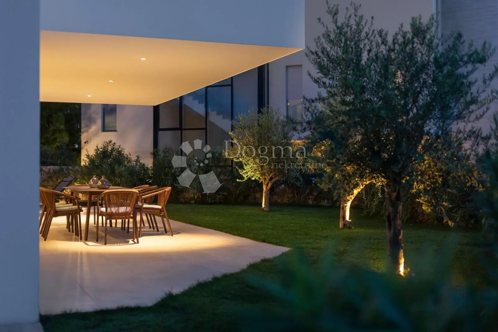 Exterior photo 10