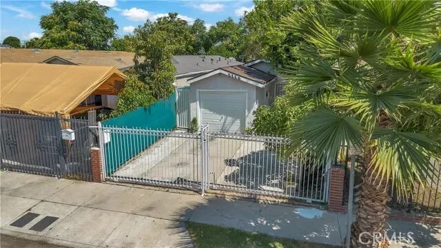 Exterior photo 2