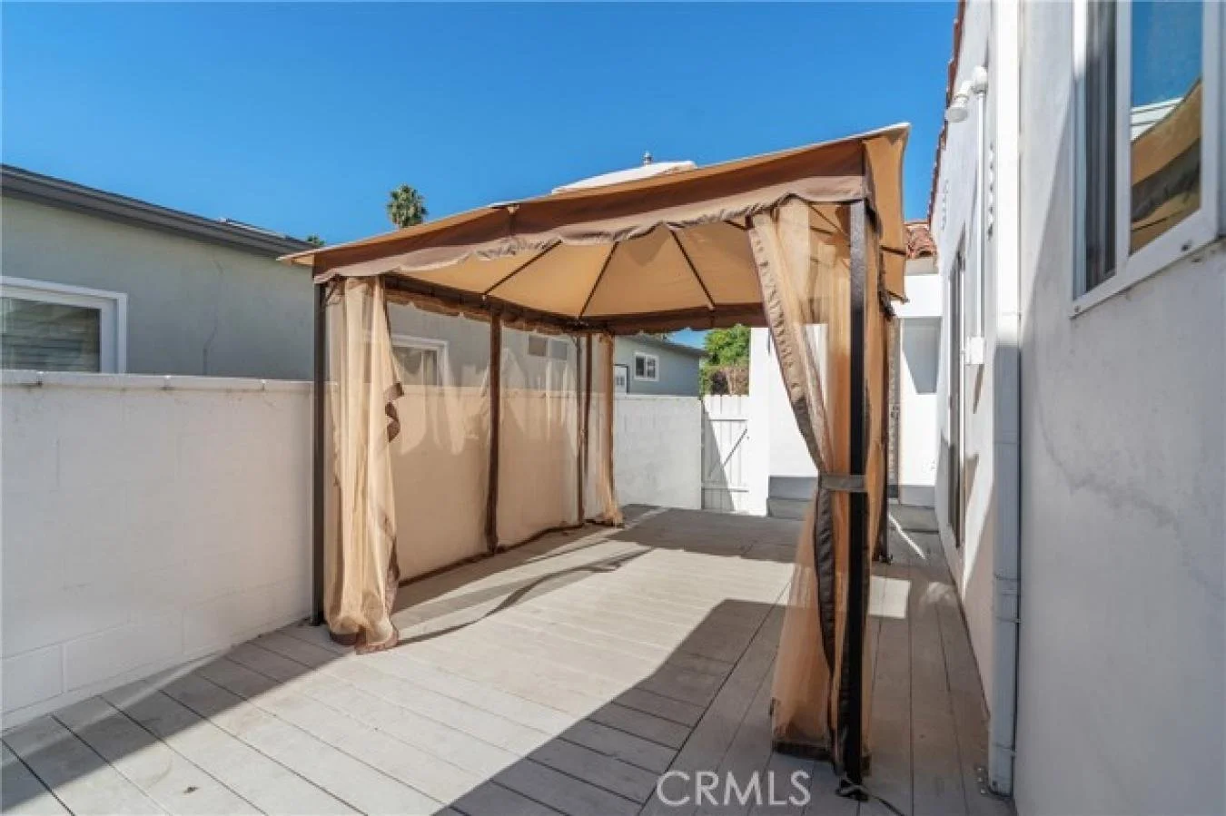 Exterior photo 5