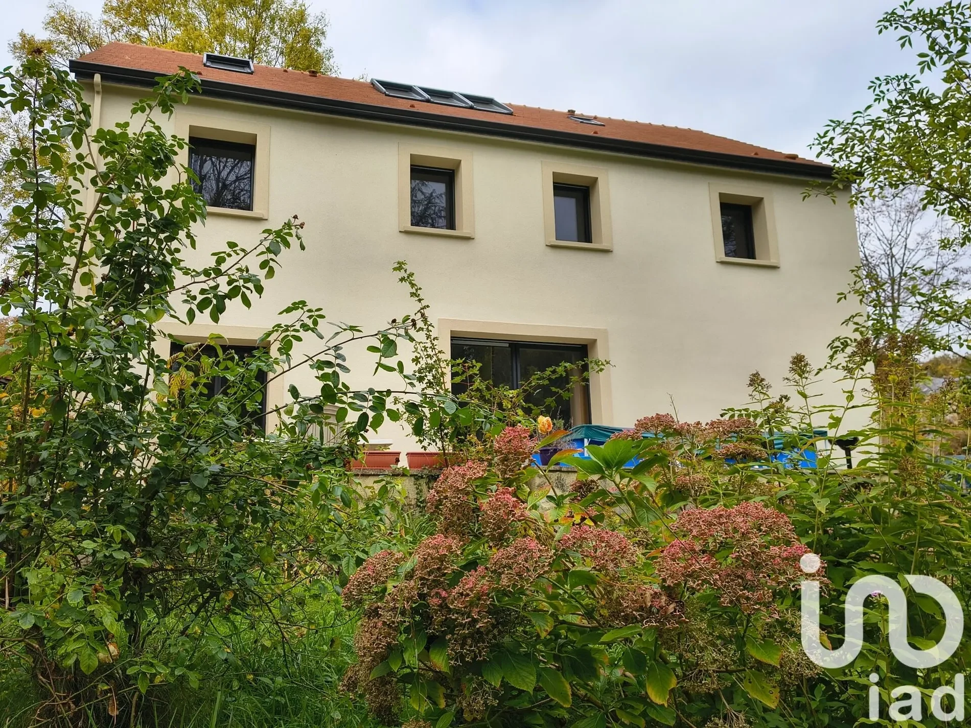 Exterior photo 5
