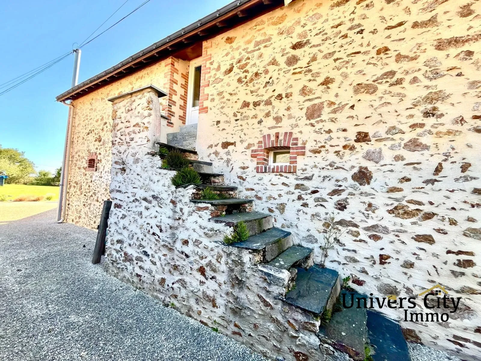 Exterior photo 5