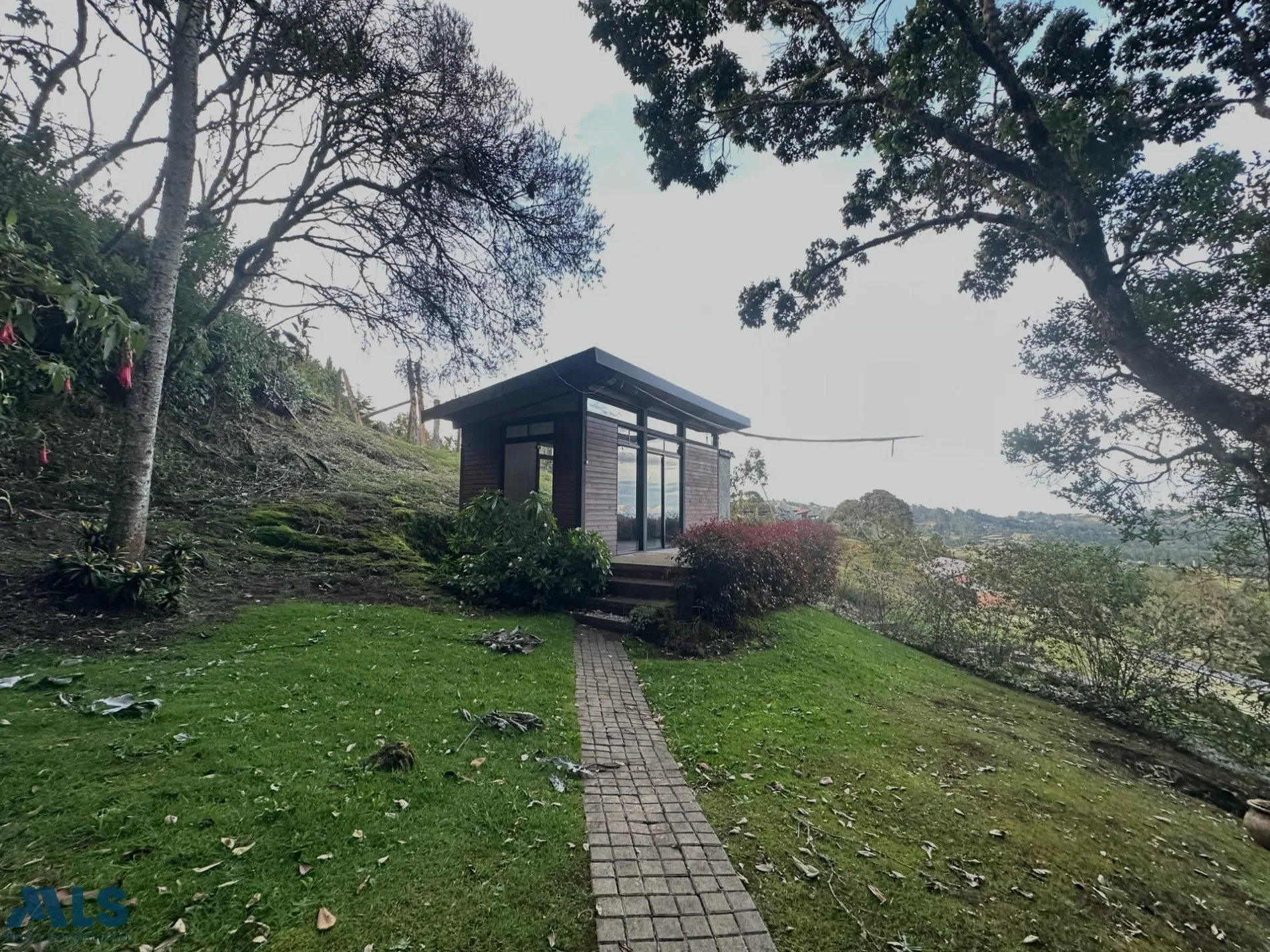 Exterior photo 8