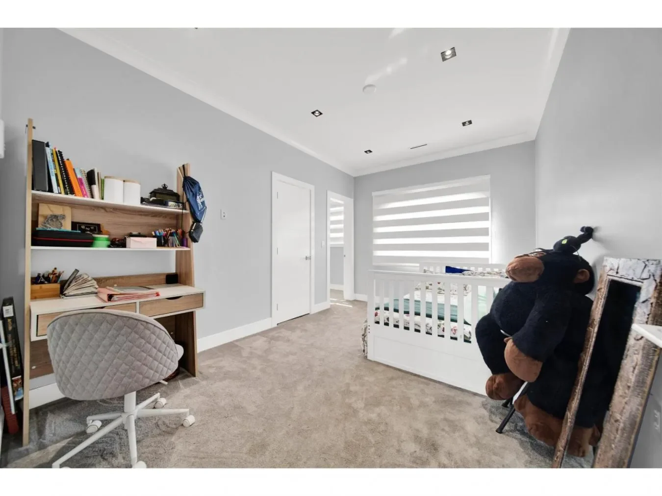 8670 TUNIS PLACE, Surrey, British Columbia, Canada. - Photo 3