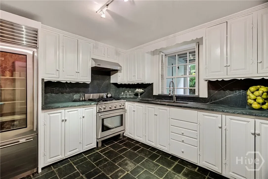 203 W Charlton Street, Savannah, Georgia, United States. - Photo 33