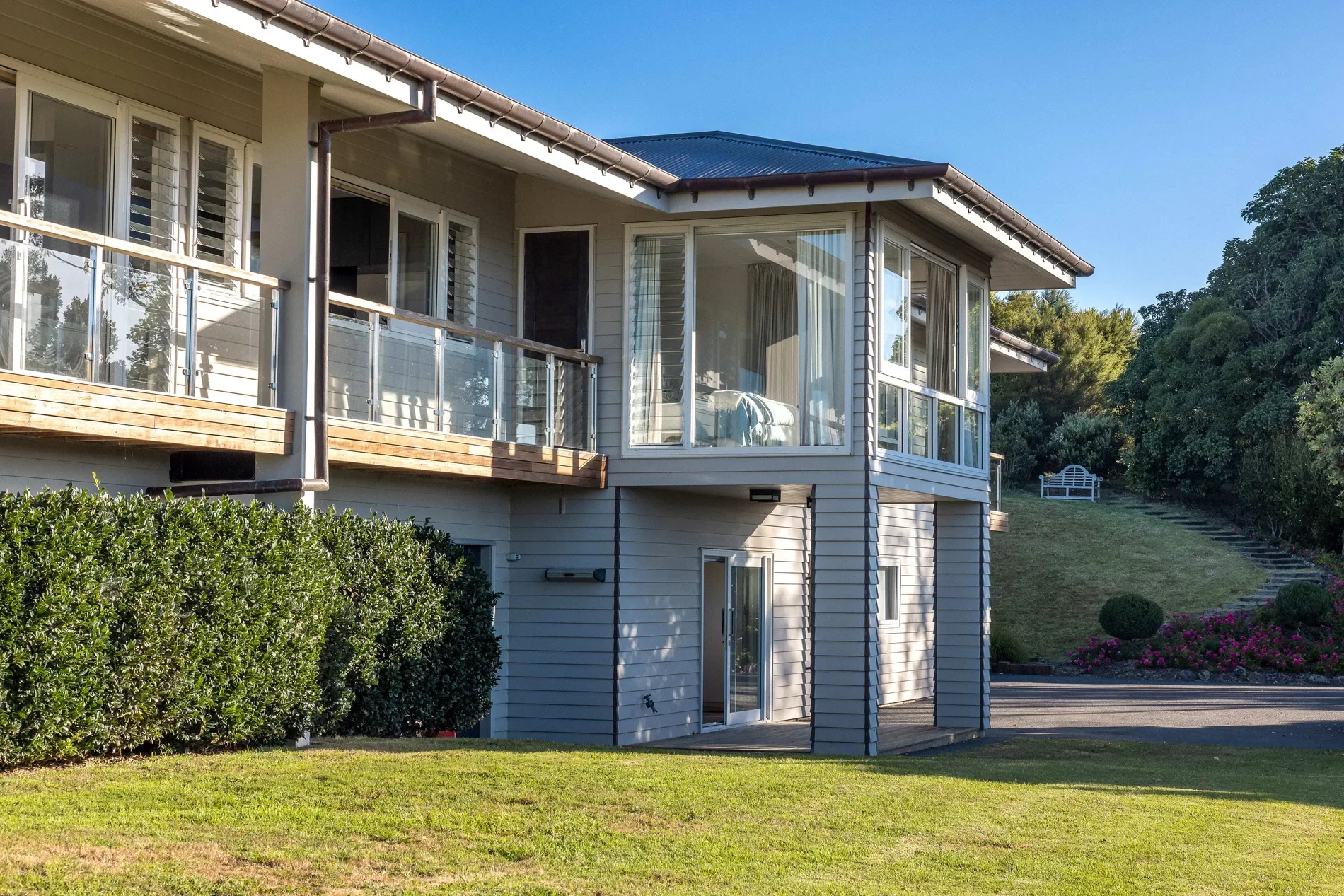 Exterior photo 3