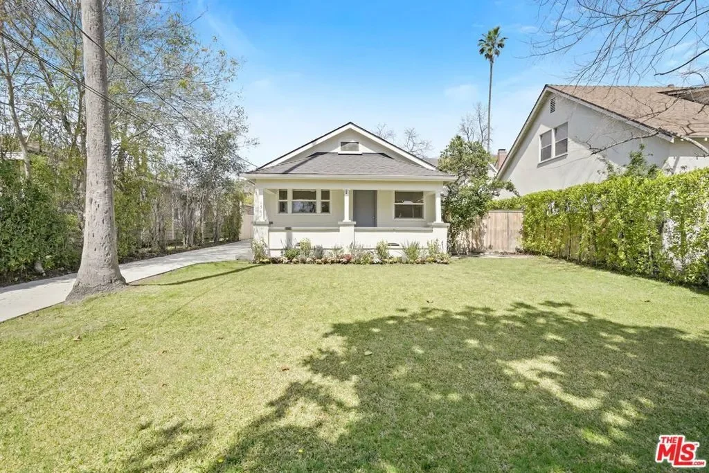 1561 East Elizabeth Street, Altadena, California, United States. - Photo 3