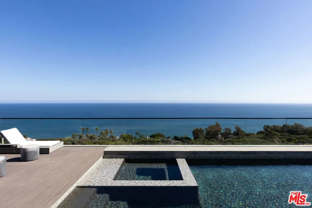 32357 Pacific Coast Highway, Malibu, California, United States. - Photo 4