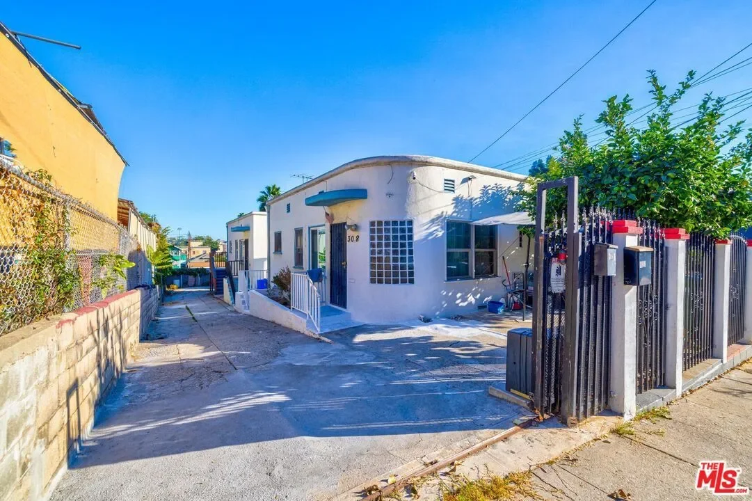 308 E Edgeware Rd, Los Angeles, California, United States. - Photo 9