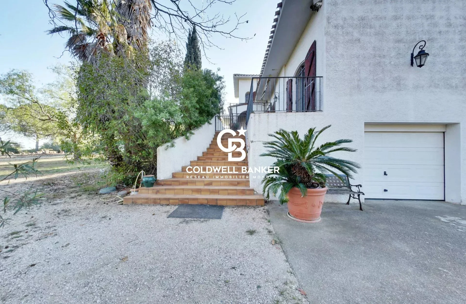 Exterior photo 2