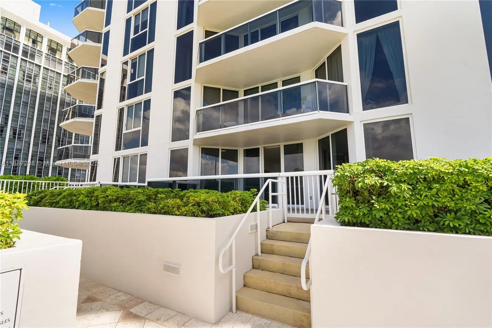 4779 Collins Ave 506, Miami Beach, Florida, United States. - Photo 5
