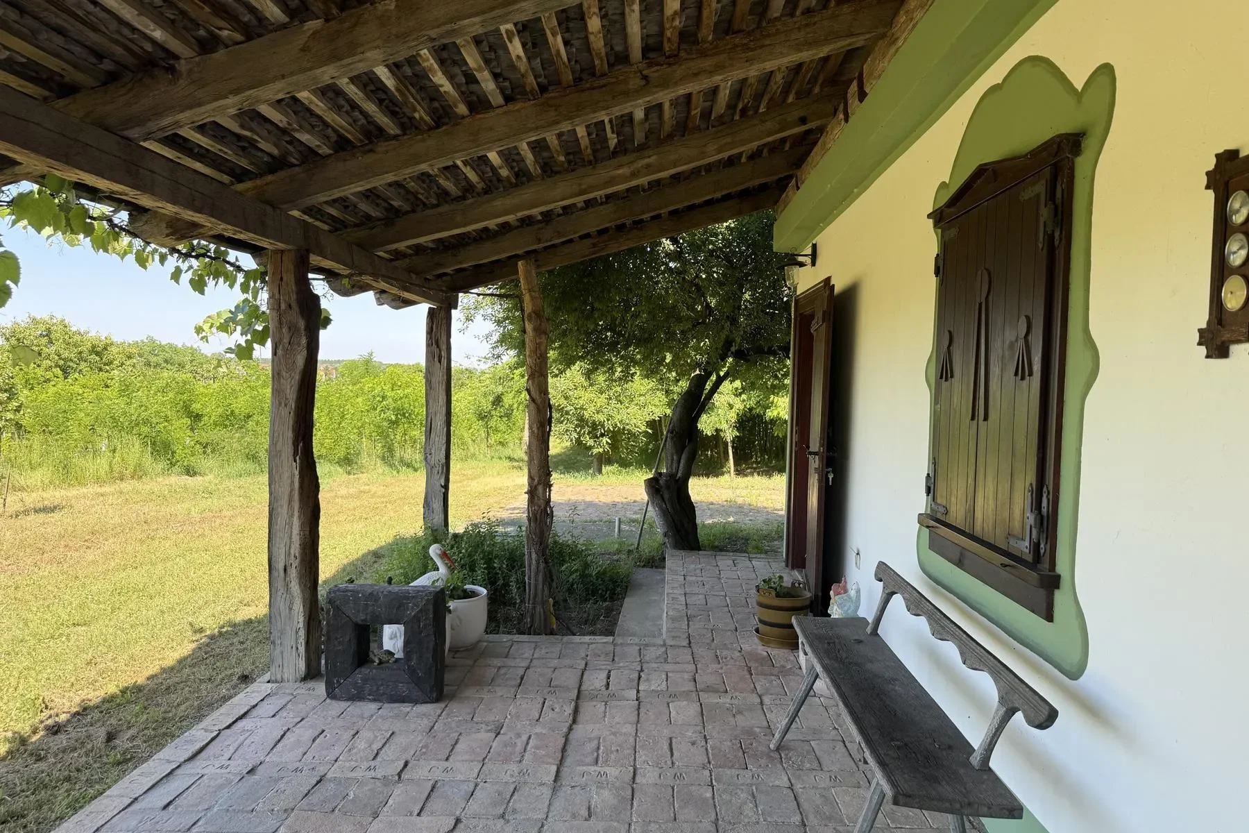 Exterior photo 7