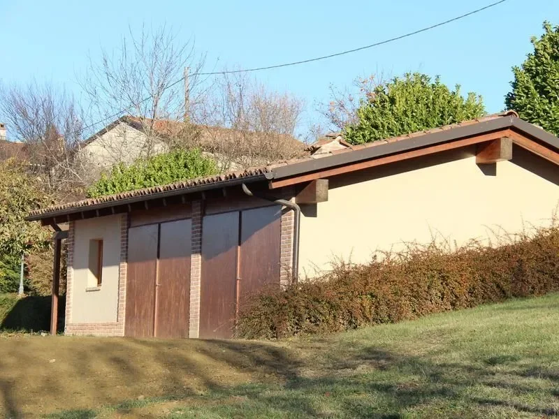 Exterior photo 5