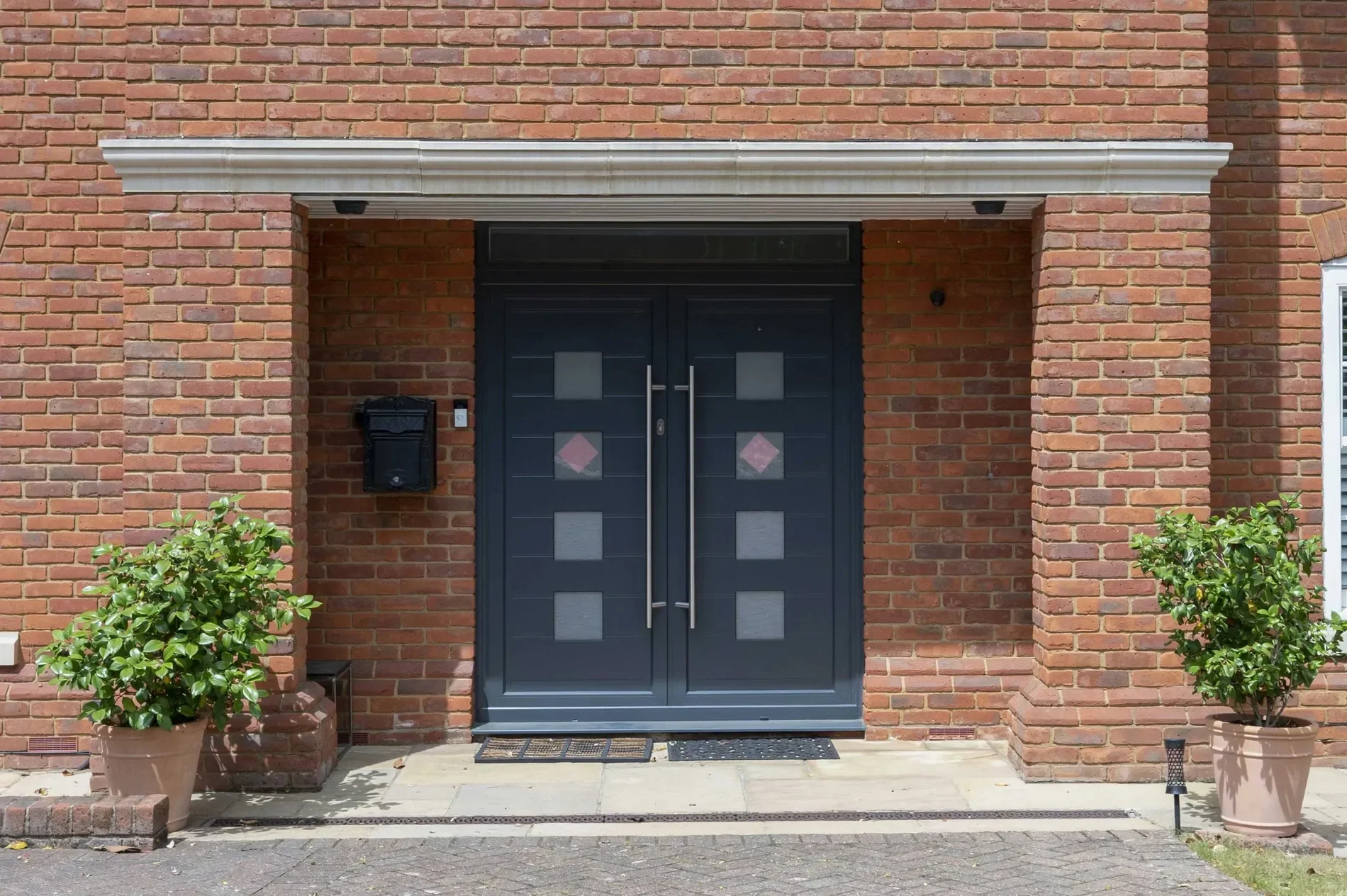 Exterior photo 2