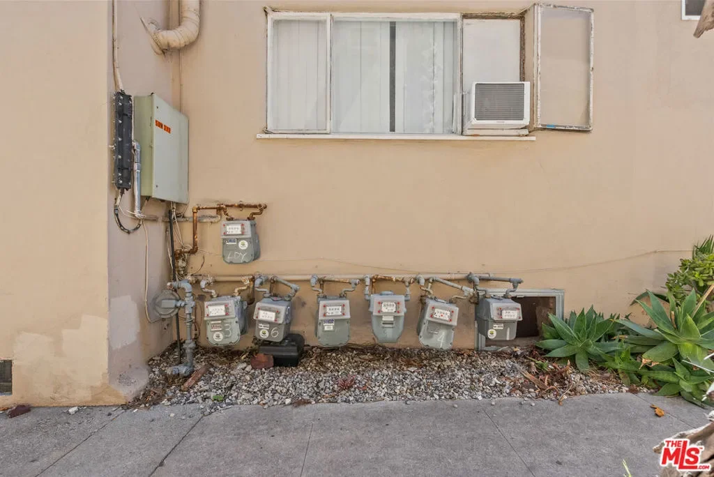 272 S Doheny Drive 1, Beverly Hills, California, United States. - Photo 36