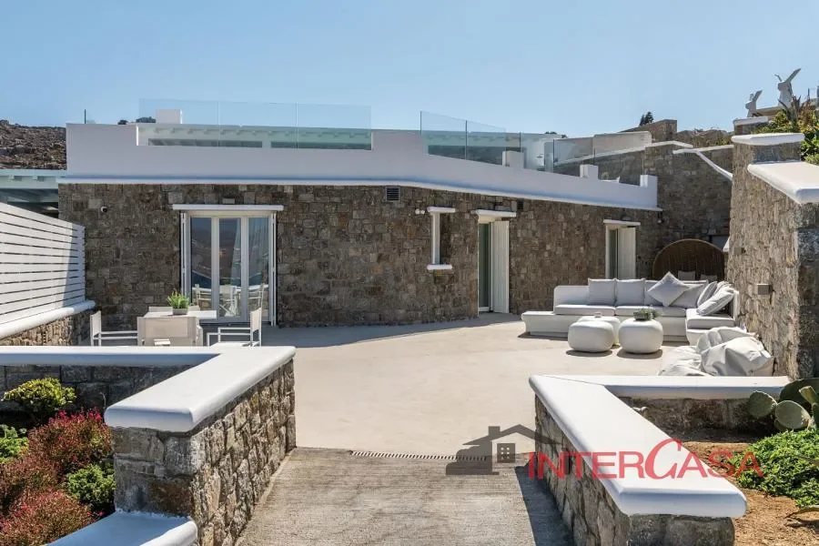 Exterior photo 6