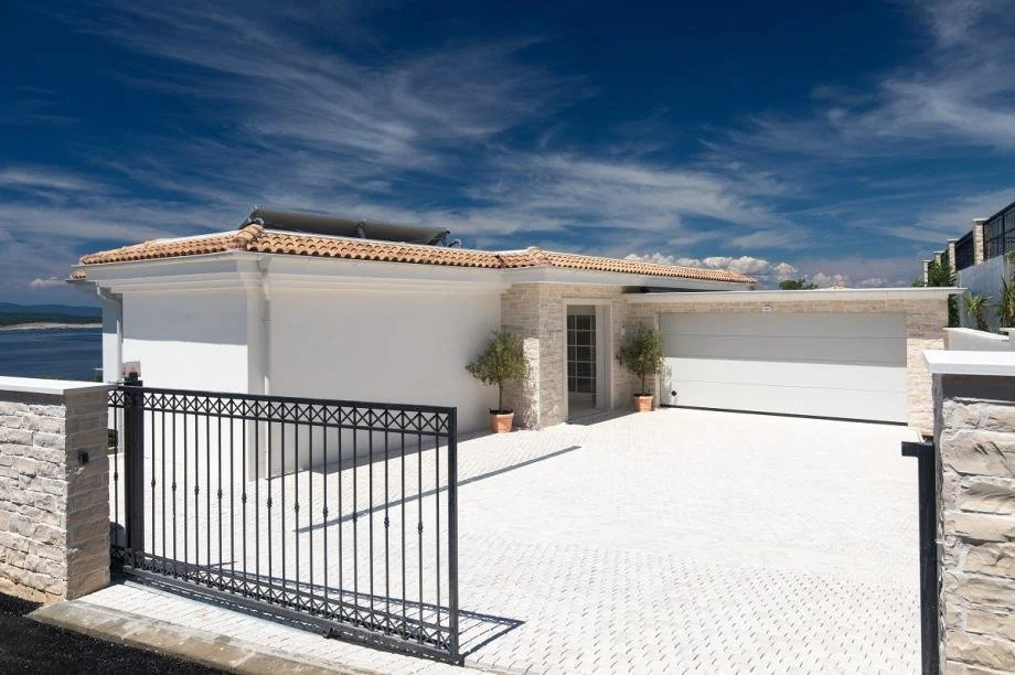 Exterior photo 6