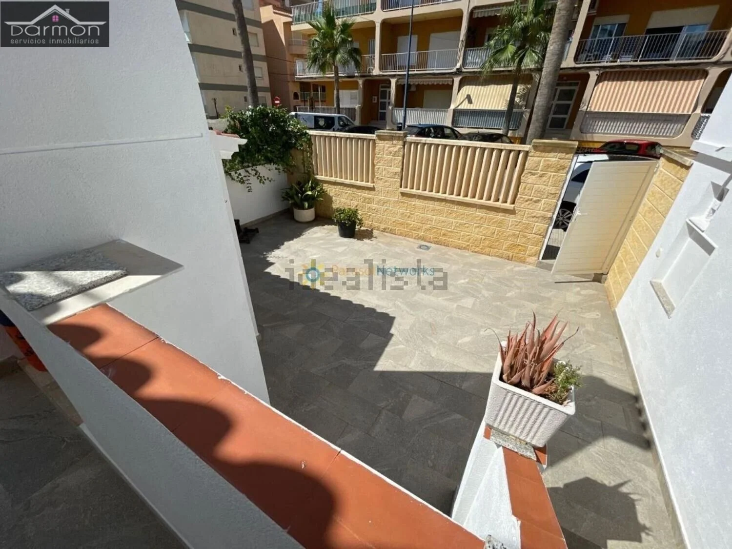 Exterior photo 9