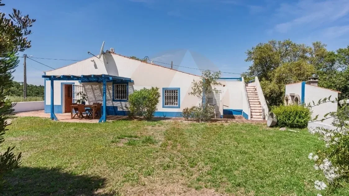 Exterior photo 6