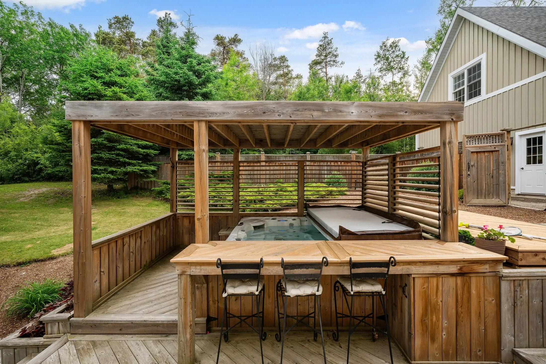 Exterior photo 5
