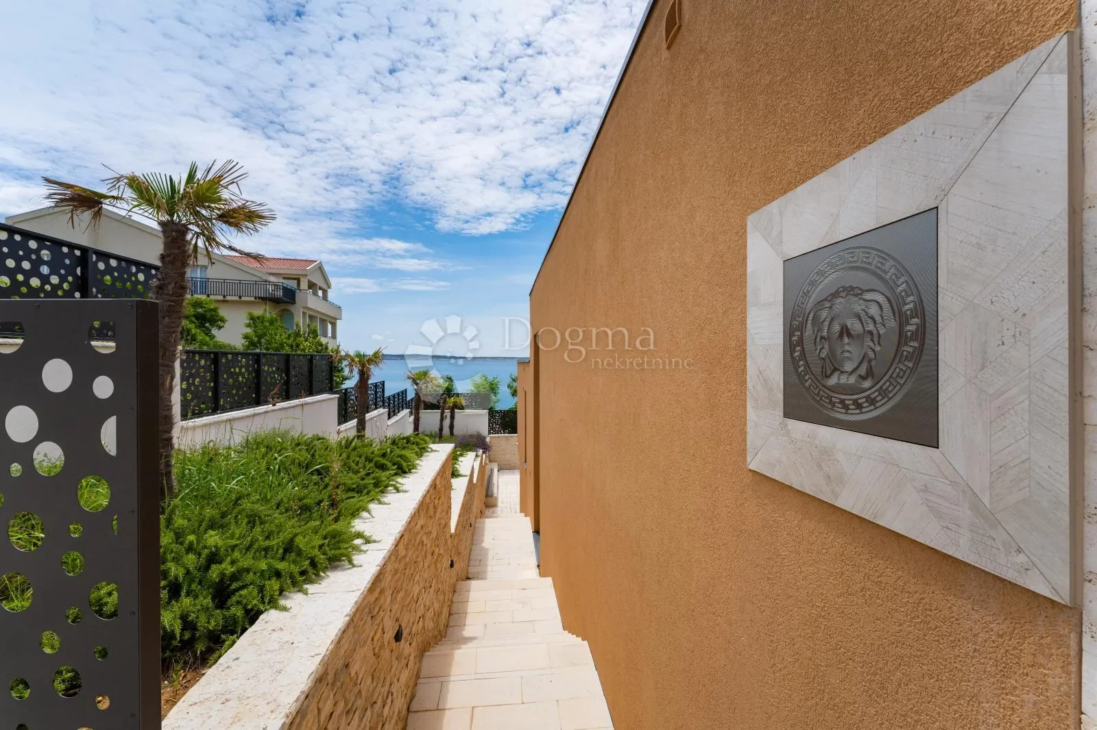 Exterior photo 11